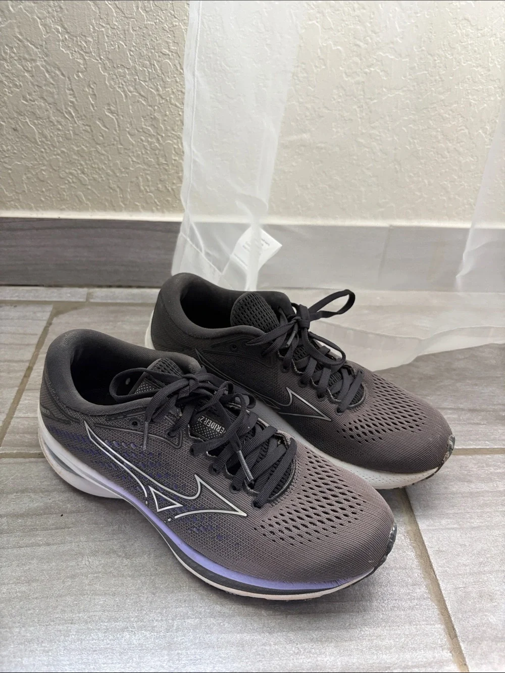 Mizuno Gray Running Sneakers with Purple Trim